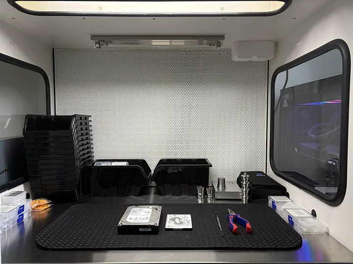 Laboratoire de récupération de données en salle blanche intervenant pour les clients de la région Auvergne-Rhône-Alpes.