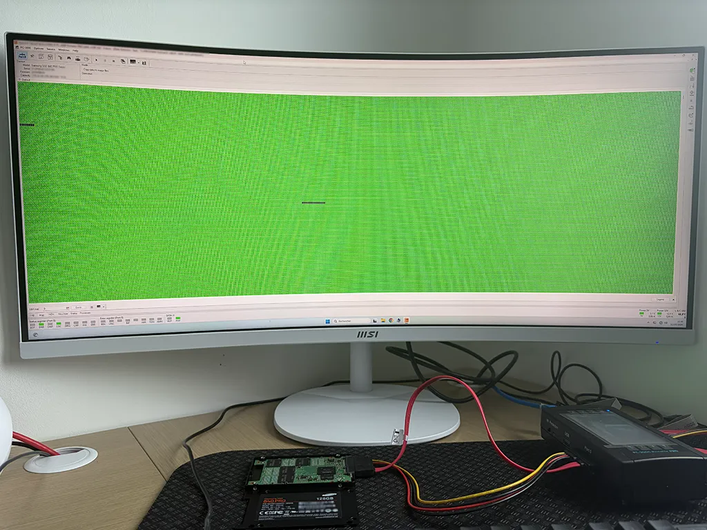 Cas client : récupération de données sur un SSD Samsung 840 Pro non détecté 2 Récupération données SSD Samsung avec secteurs noirs indiquant des zones mémoire corrompues